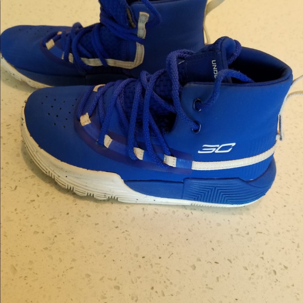 Under Armour Boys basketball shoes